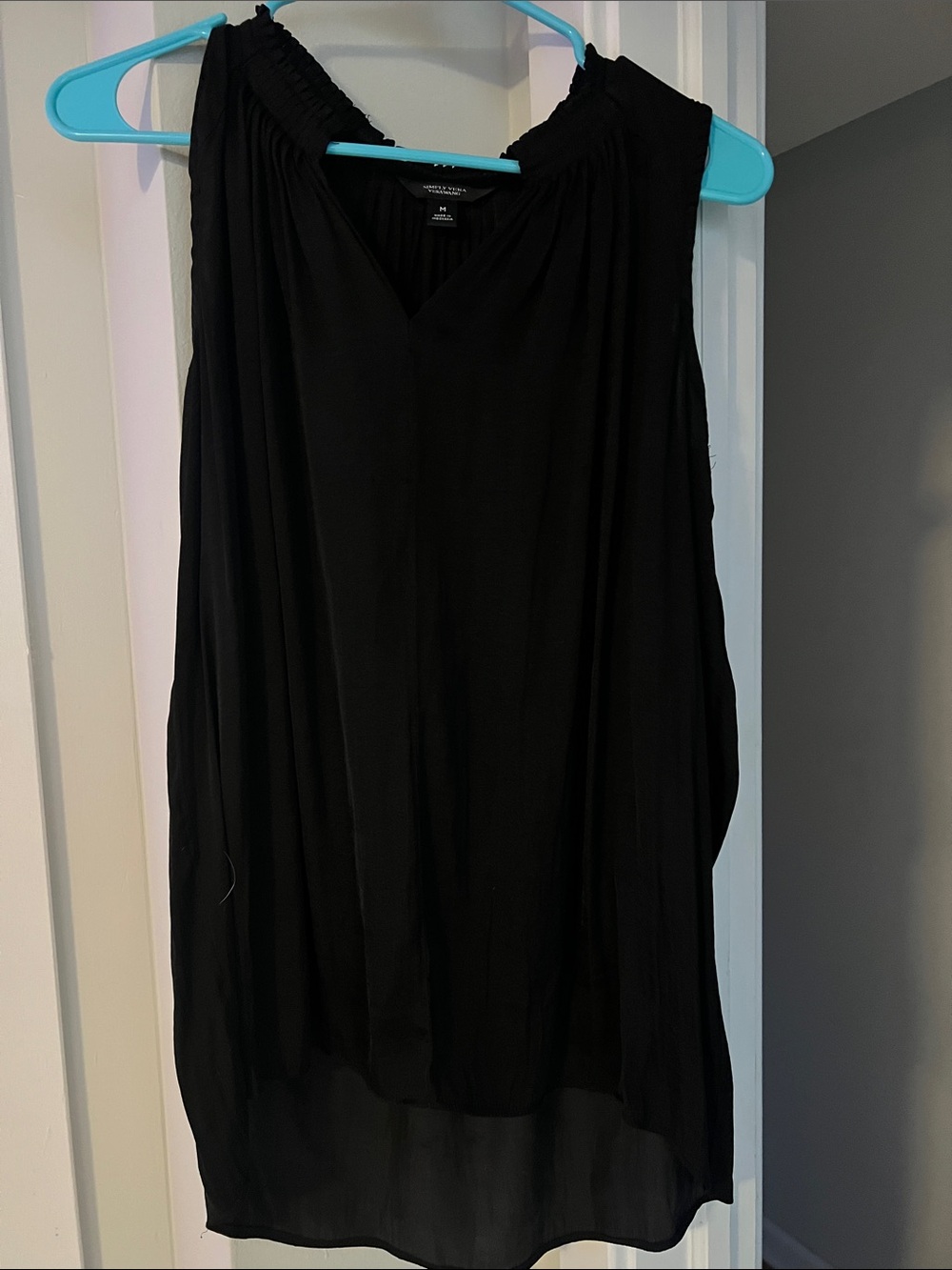 Vera Wang Black Sleeveless V-Neck Tunic Top